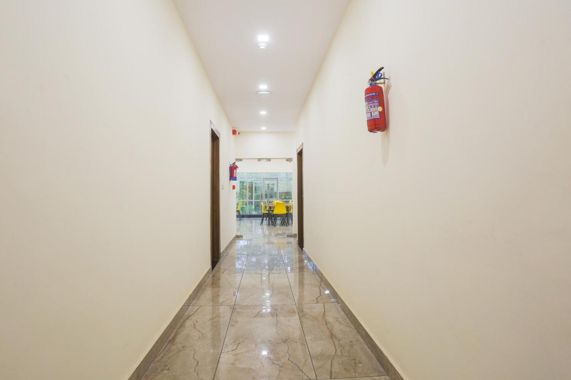 ホテル Super Townhouse Vikaspuri デリー エクステリア 写真