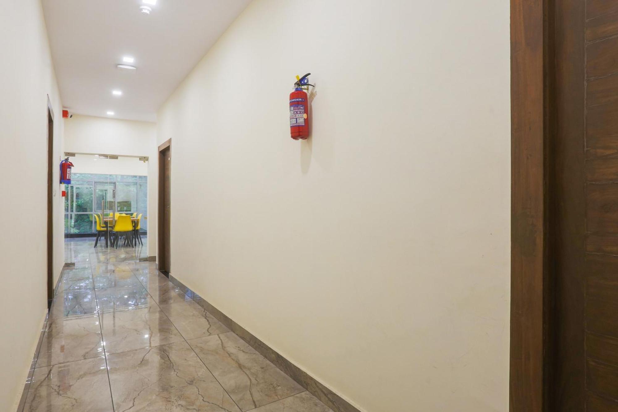 ホテル Super Townhouse Vikaspuri デリー エクステリア 写真