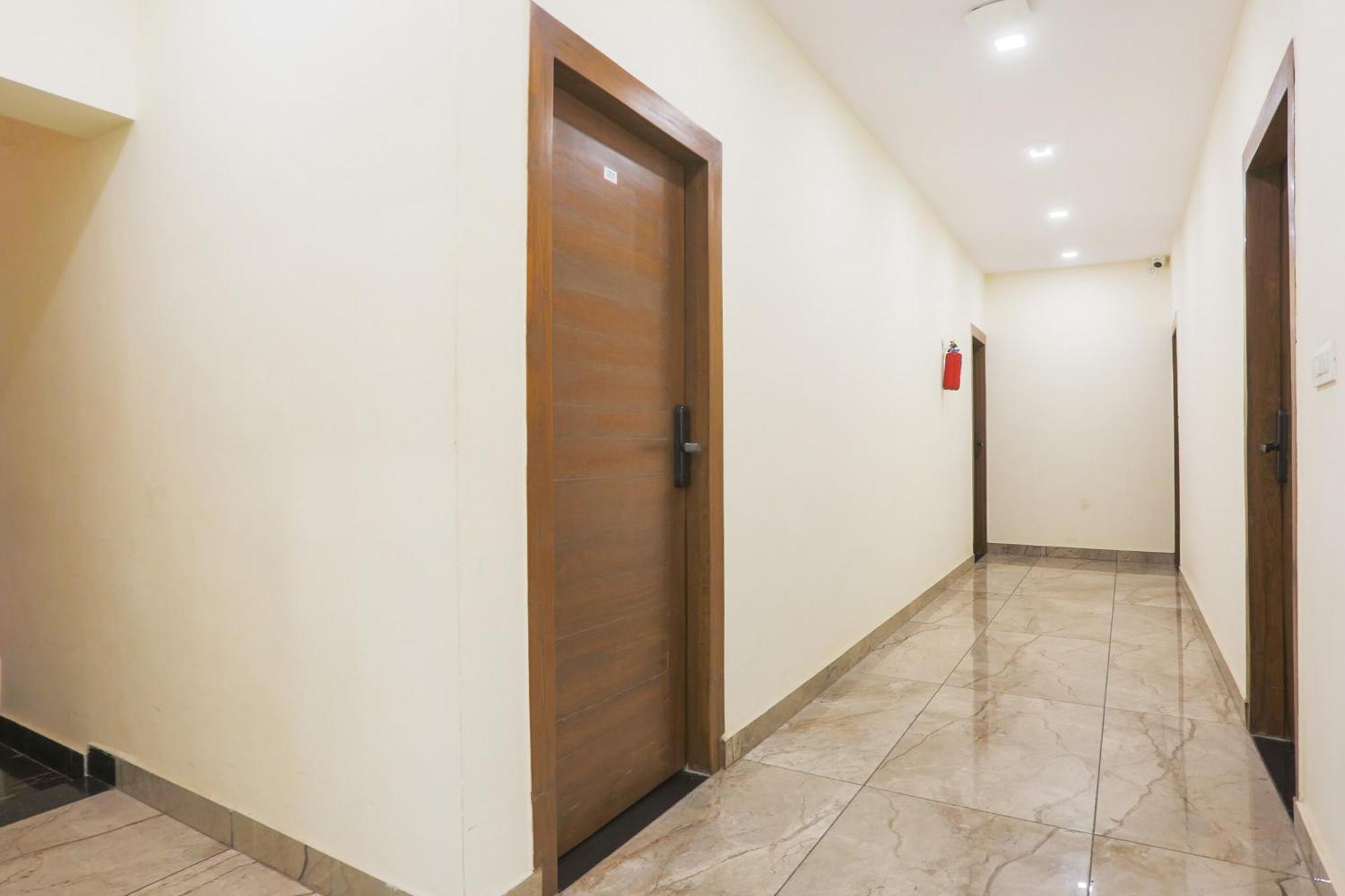 ホテル Super Townhouse Vikaspuri デリー エクステリア 写真